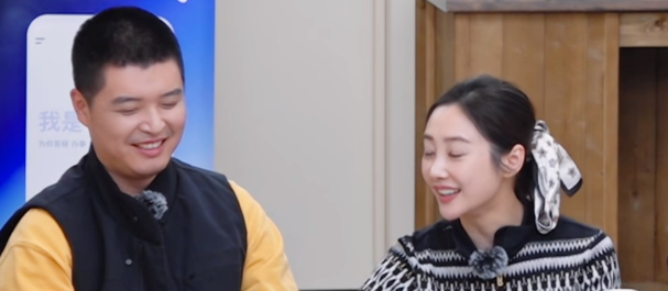 马頔半夜查岗李纯，没想到听到李纯旁边有男生的声音，他“啪”就挂了，还把李纯删了。