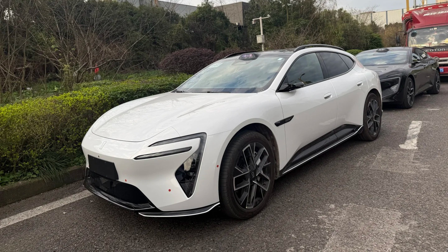 阿维塔06T实车现身，旅行车造型确实优雅