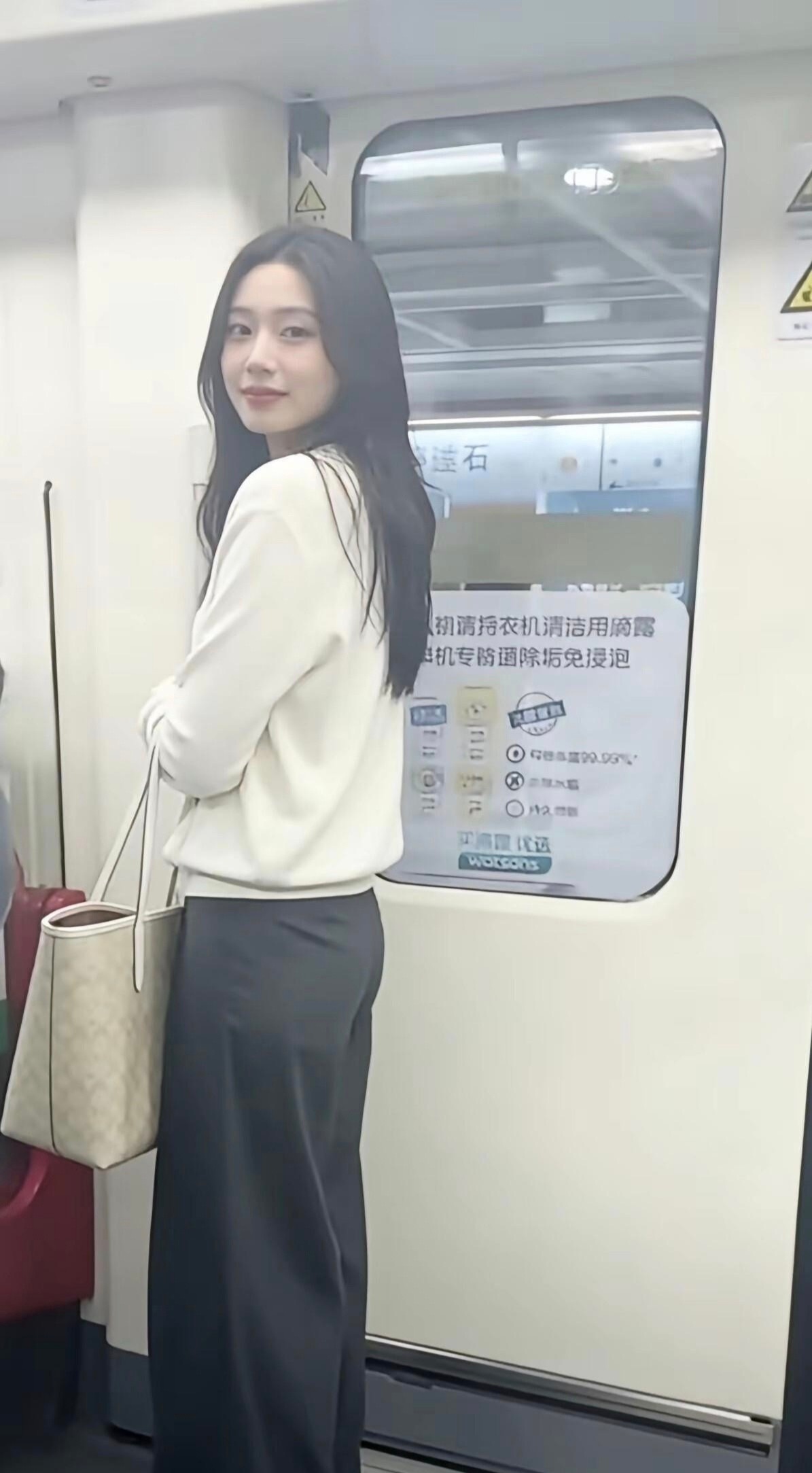 满大街女生都穿这种裤子，感觉都审美疲劳了