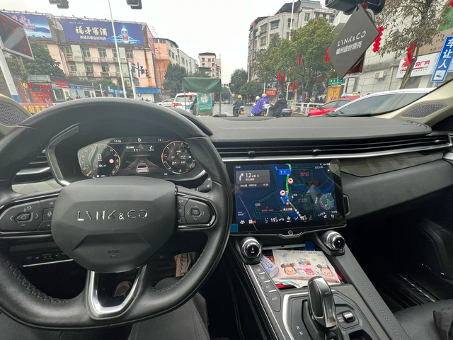 带着妻儿回了趟江西老家
来回1100公里，一千公里都是高速，出发前加了满油，回程