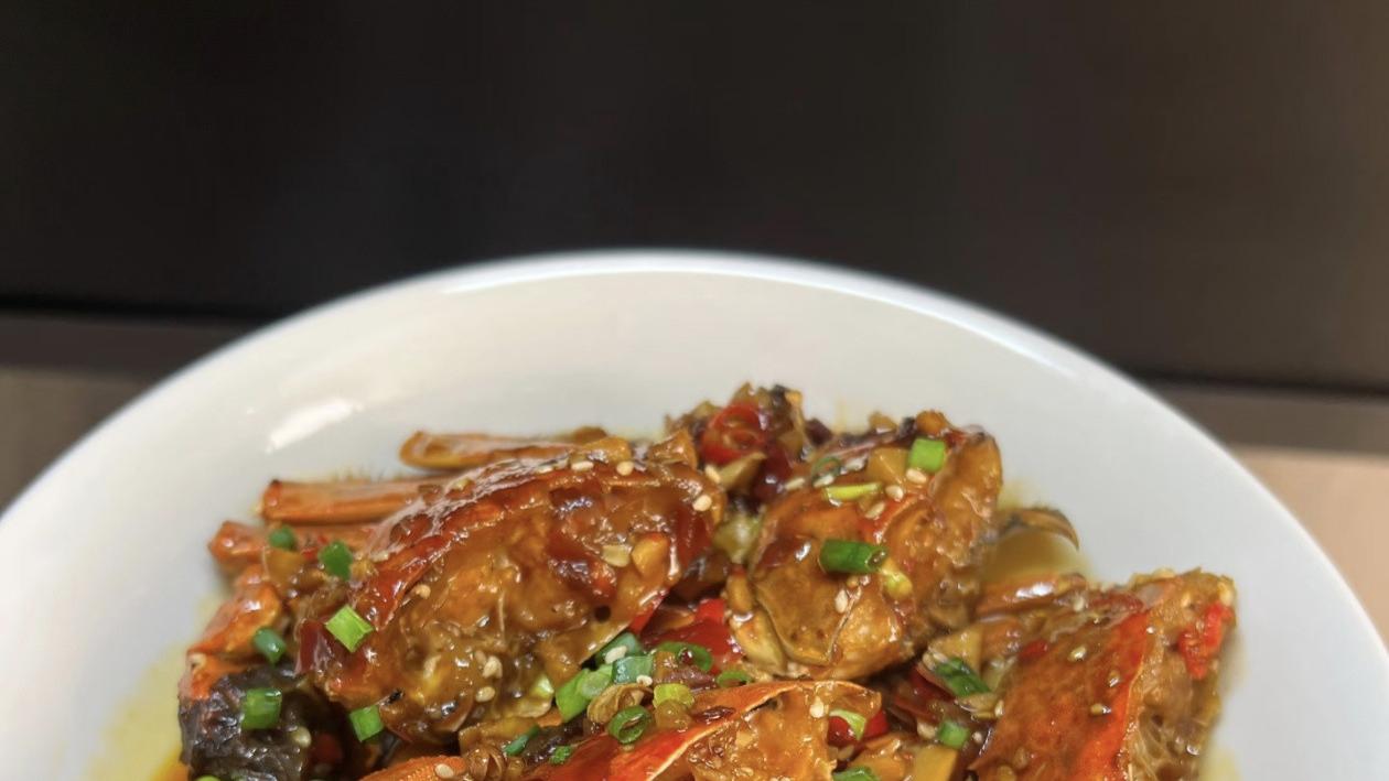 别再清蒸螃蟹了！这道秘制香辣蟹好吃到嗦手指，厨房小白也能轻松拿捏