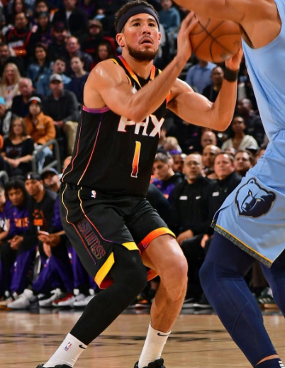 布克急需改变自己每次投篮都奔着蹭犯规的习惯
今天第四节打霍福德的两个中投就很正常