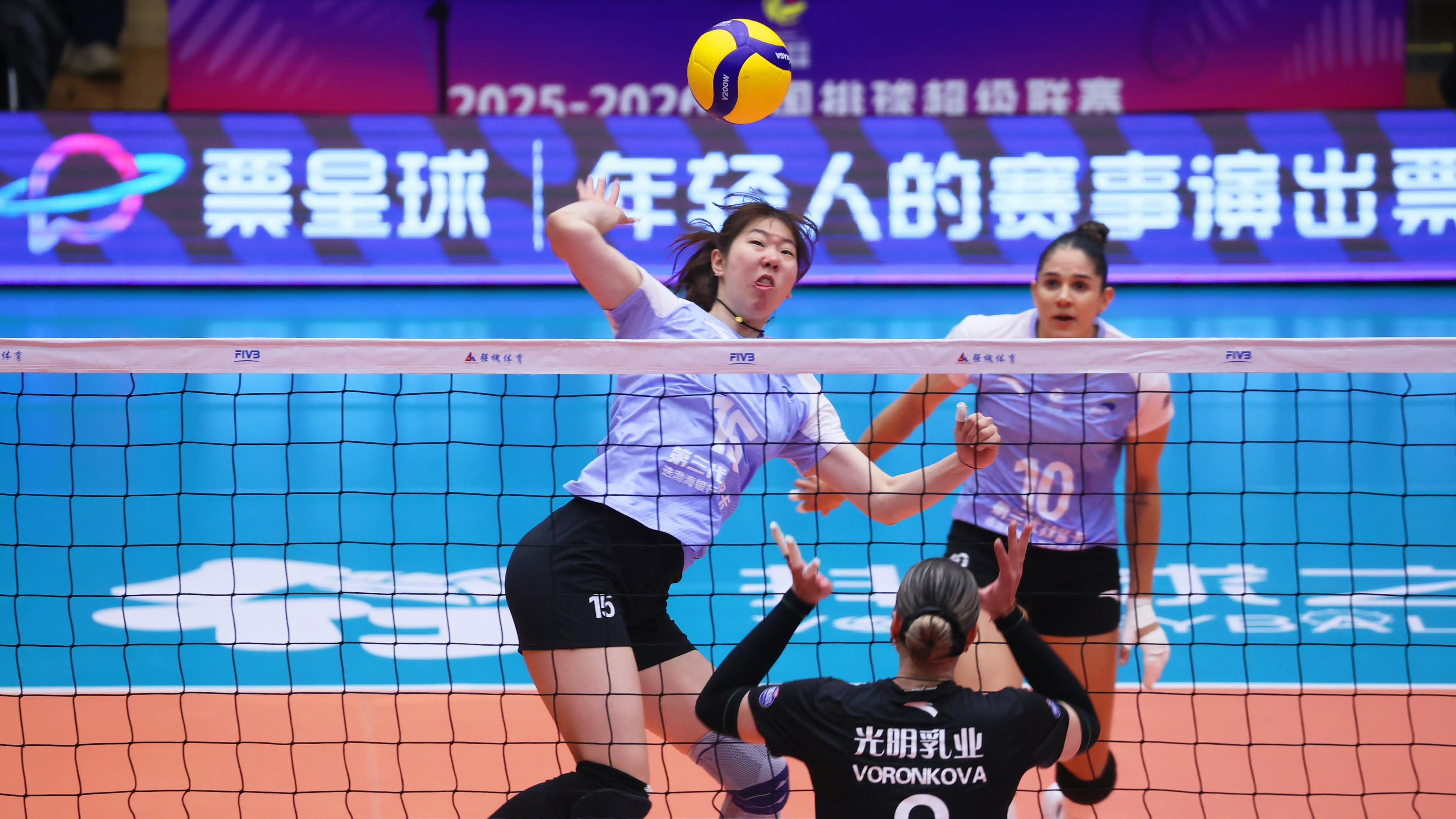 19点整！天津女排冲击连胜，副攻一喜一忧，陈方对战恩师