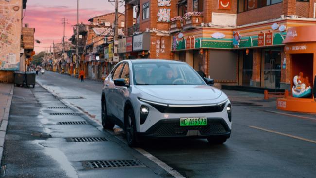 江铃集团新能源易至汽车羿驰05S：谷雨出行，安全舒适两不误