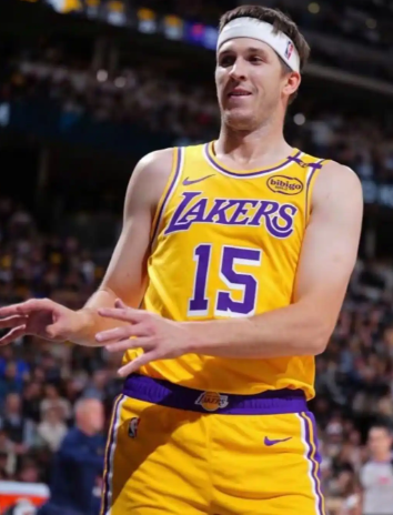 看小李拿球，感觉比77和老赞还稳
现在看到小李拿球就感觉得分稳了，77偶尔瞎投，