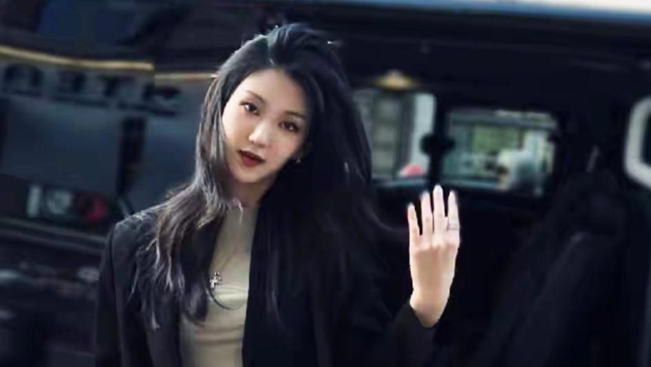 48岁黄晓明感情曝光，女方年轻二十余岁，身份被曝光，貌美身材佳