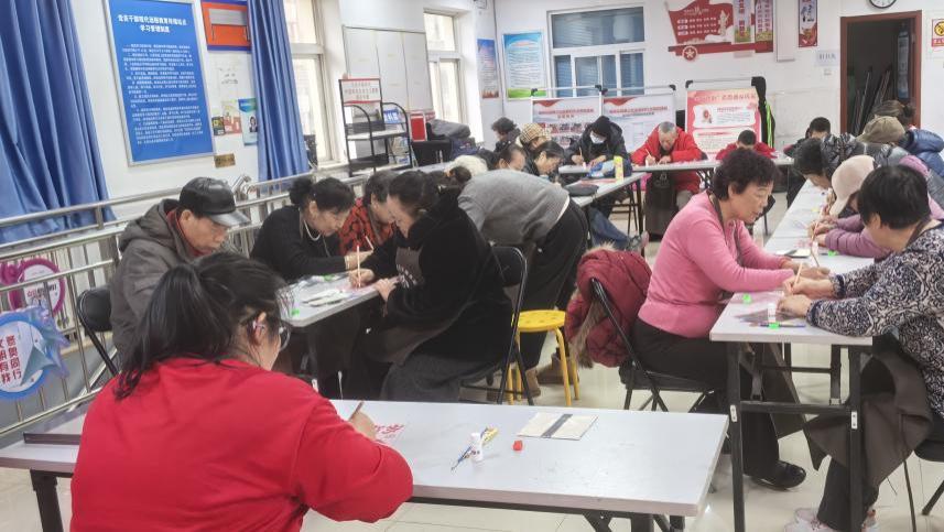 金箔绘马年 健康进万家