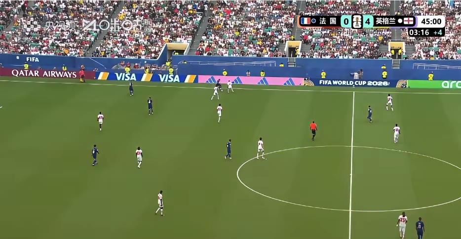 法国队这是真不想踢了。

上半场0-4落后英格兰，全队梦游。传球失误、眼神防