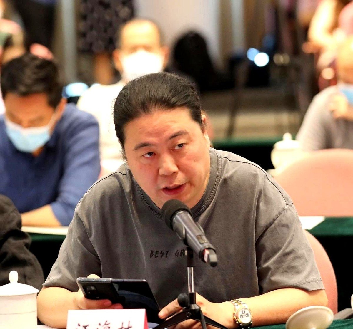 知名编剧汪海林爆出猛料：因为某些明星的粉丝影响恶劣，在正规影视评奖中，已排除几个
