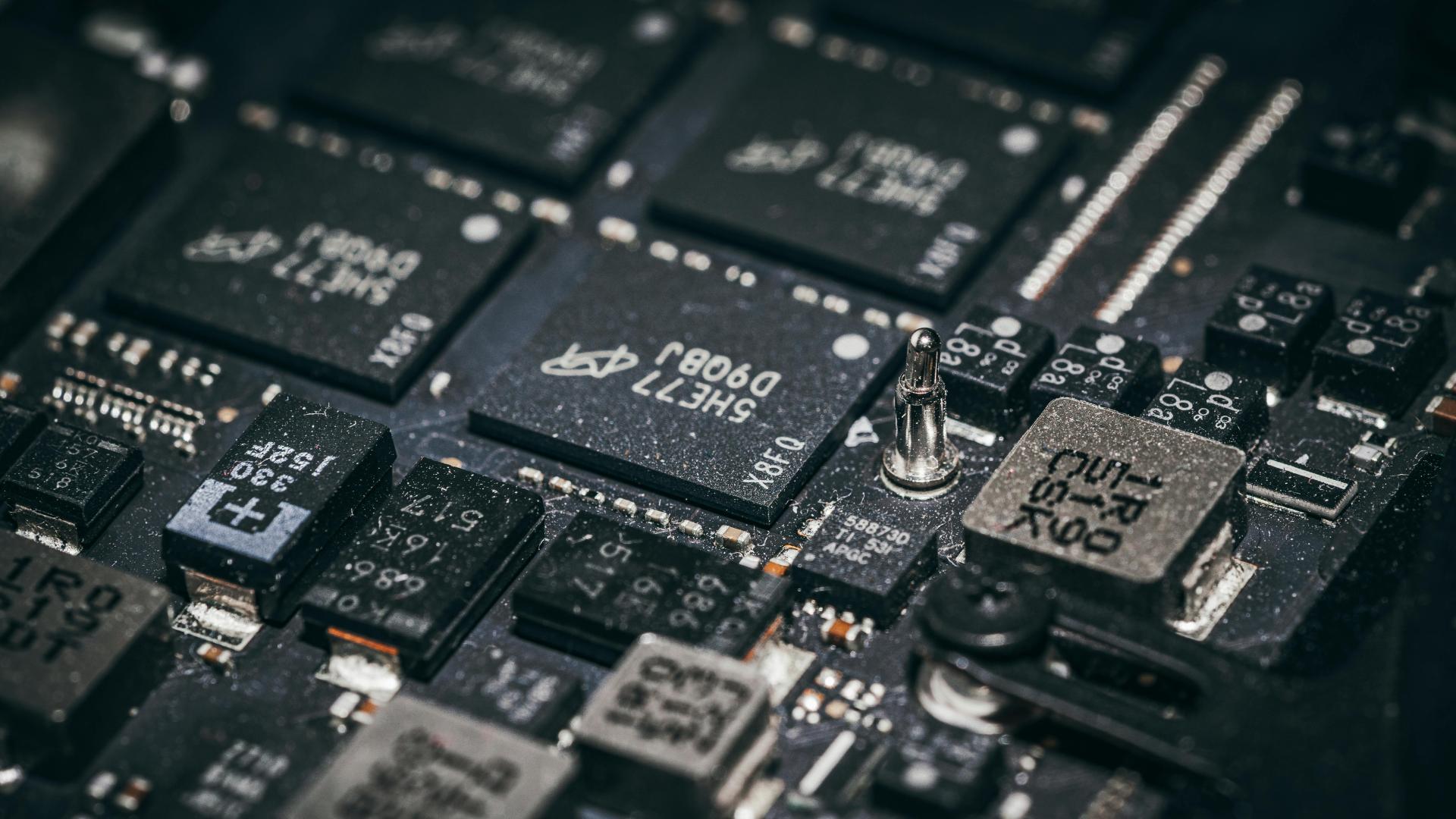 芯片产业背后的“精密血管”：合同物流如何成为坚固底座？