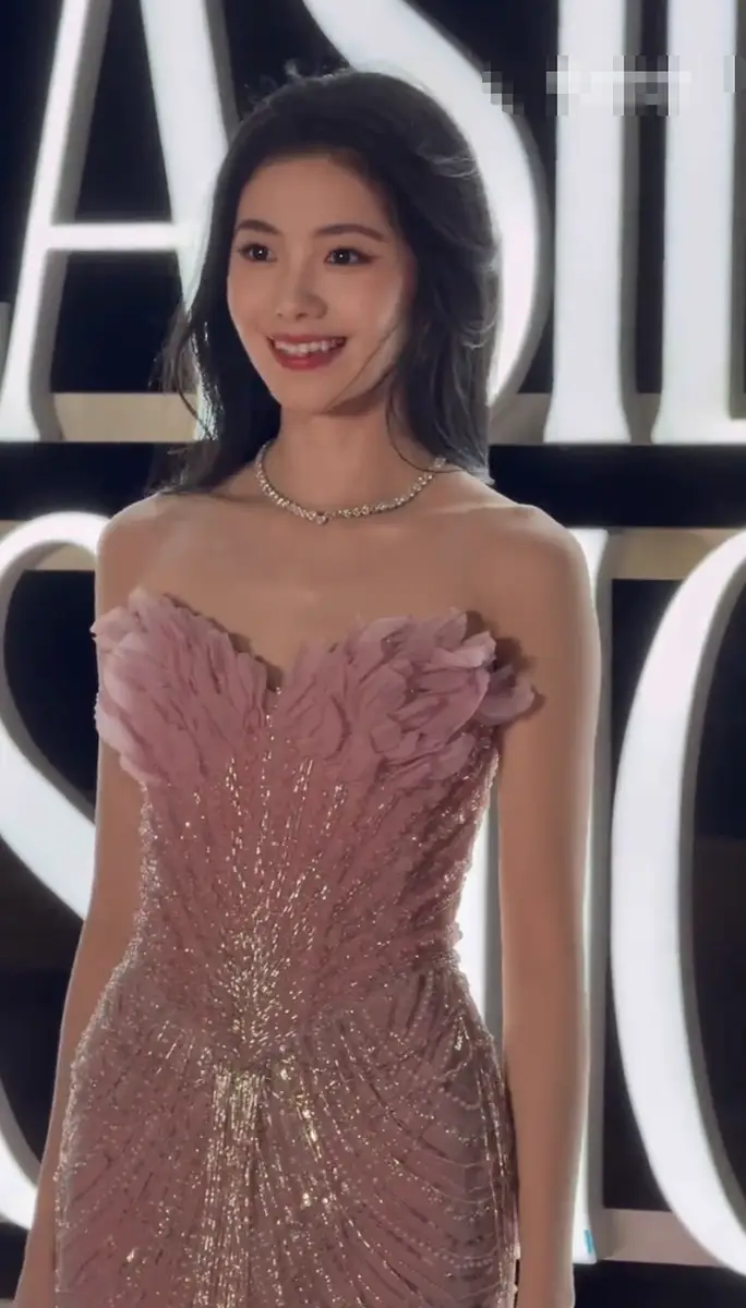 周冬雨娜扎刘浩存毛晓彤美貌养眼！张康乐辛云来帅气十足