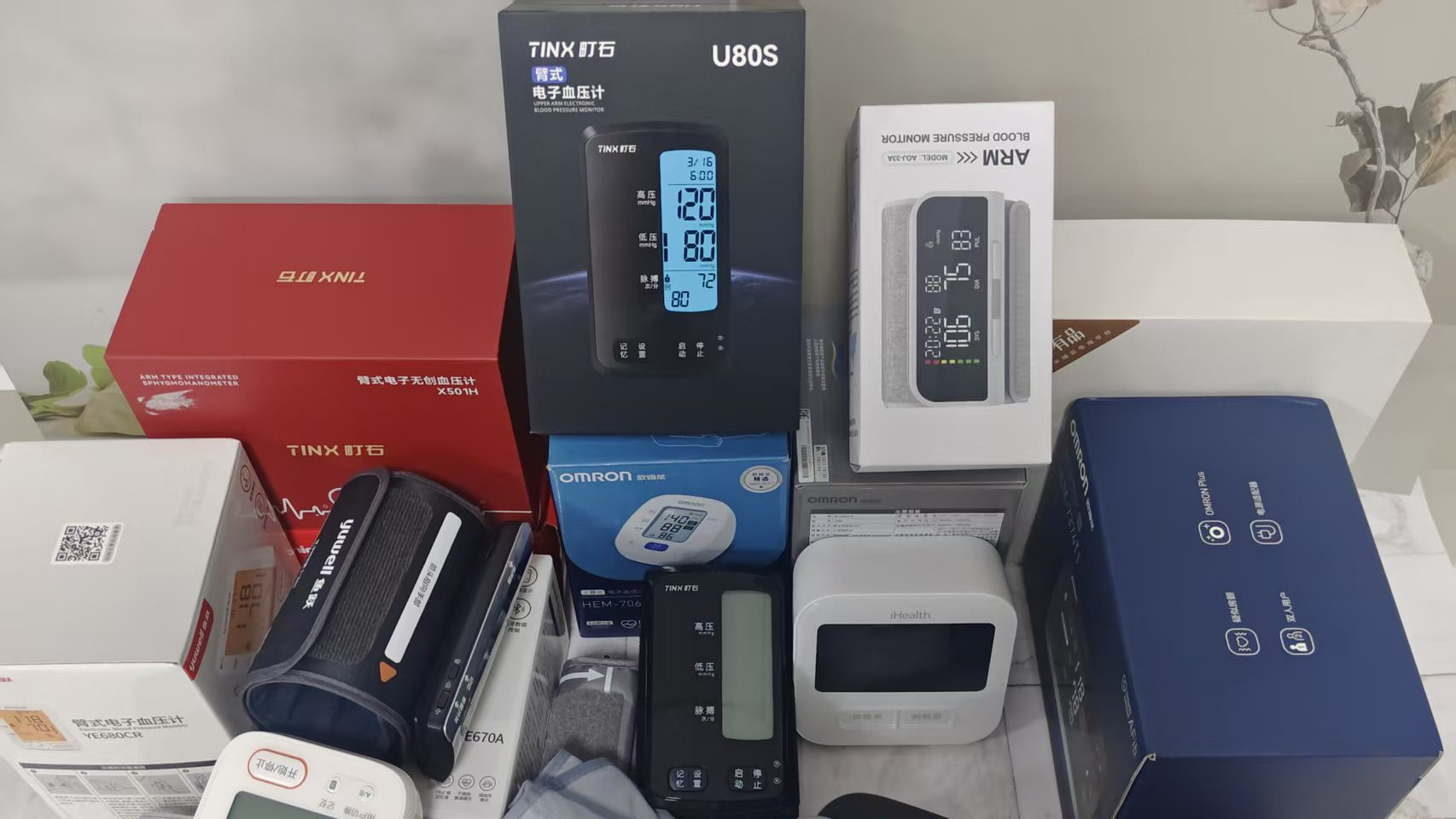 血压计买腕式还是臂式好, 家庭用？精准选购十大型号别错过