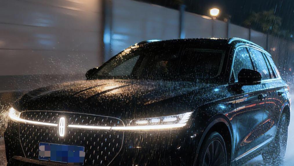 风雨通勤路上的出行：林肯航海家诠释豪华SUV的静谧与舒适