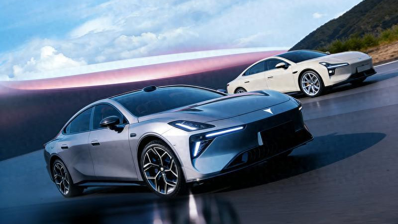 都十万出头！深蓝L06配激光雷达+560km续航，小鹏MONA M03如何应对