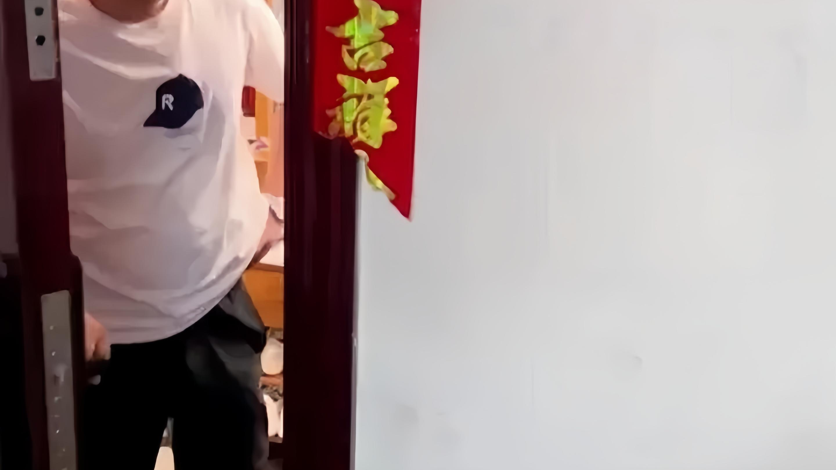 河南姑娘6年攒14万买房，父母偷偷转走13.98万，给弟弟买奥迪A4！婚房梦碎全网怒了