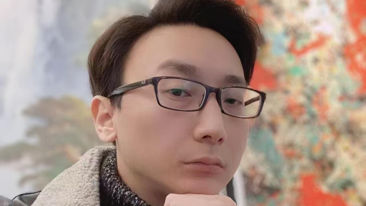 丹青跃马启新程，墨韵骁腾铸华章