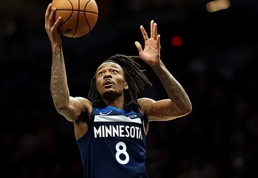 NBA常规赛，森林狼主场迎战黄蜂比赛已经结束，最终森林狼以108-122不敌黄蜂