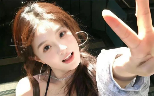 曾经的落魄大少竟成了女子监狱里的唯一男人，背后的秘密是……