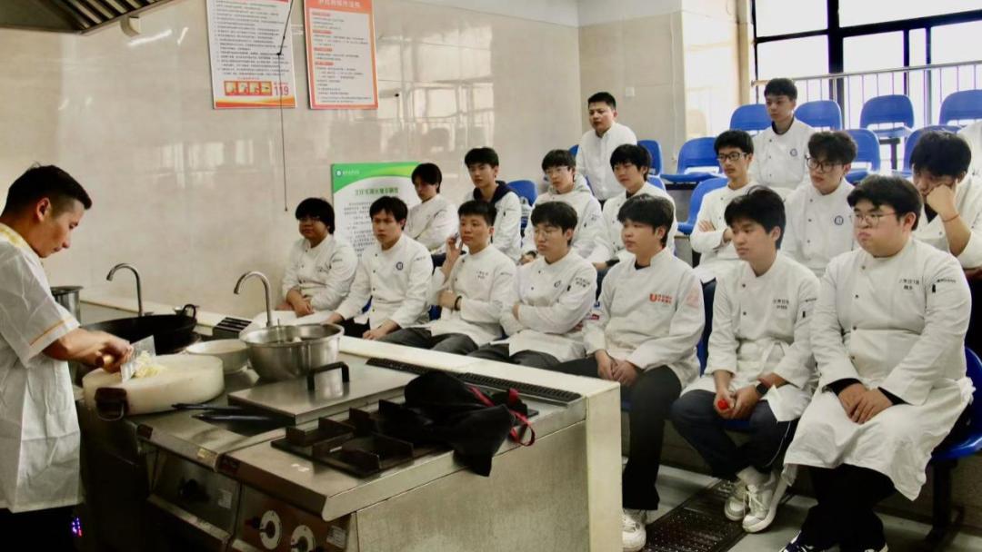 薪火相传 味动世界丨旅法名厨、温州技师学院校友黄维敏返校匠心传“技”