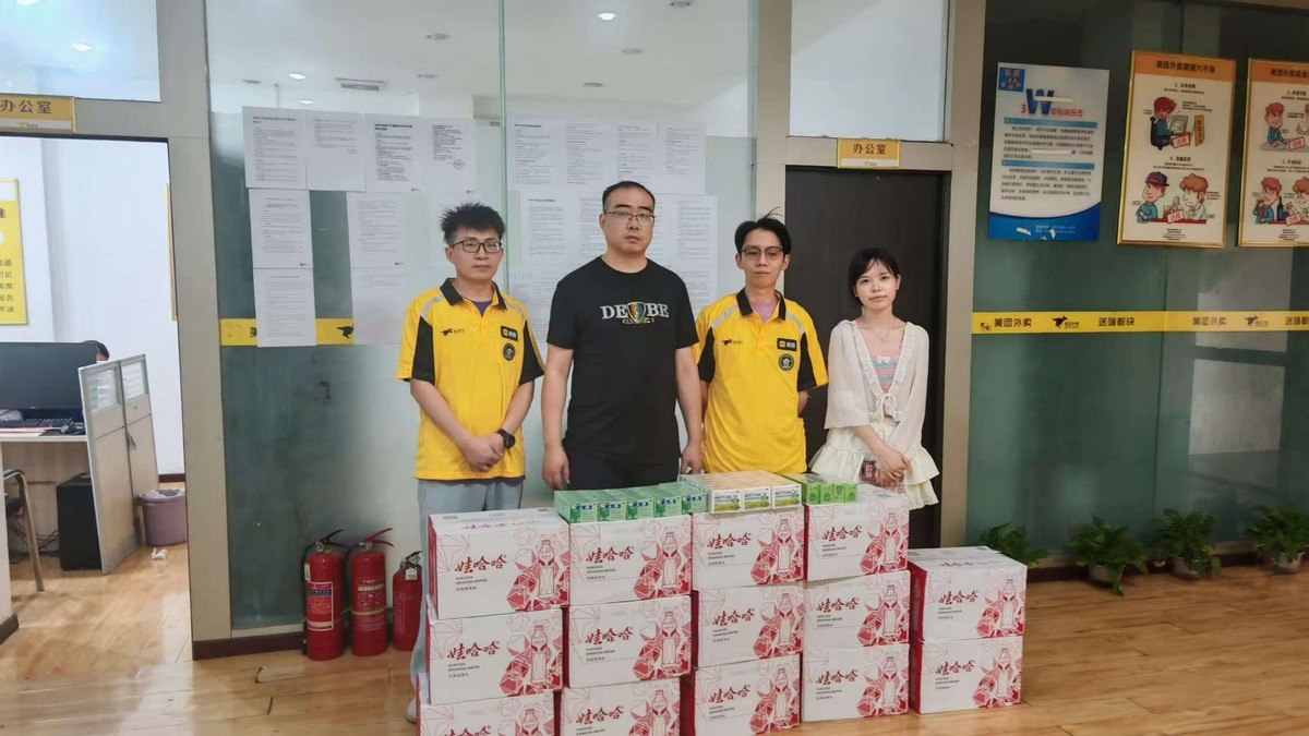 武胜县市场监管局开展“夏日送清凉”关心关爱活动