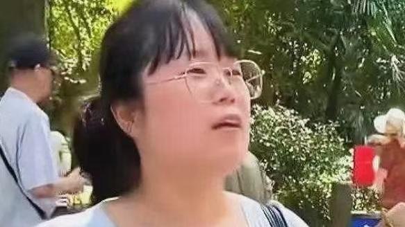 40岁美女拒绝生孩子，找有房有钱的优质男人，追求开心快活的日子