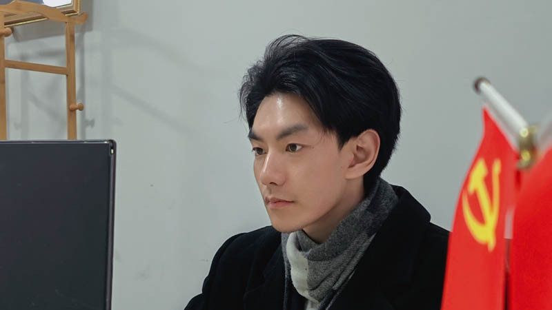 今天就让我走进楚慕伊全国十佳讲师的得主张盼老师!