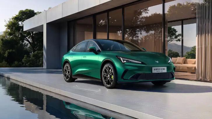 销量将迎来新转机！极狐S5新增1.5L增程版，纯电续航175公里