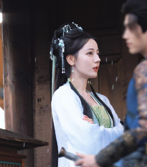 你之所以看到星星一闪一闪，是因为你长的太漂亮