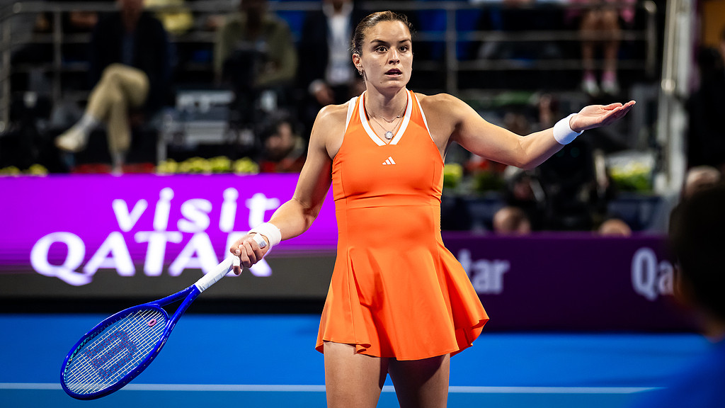 输球又输人品！斯瓦泰克否认故意两跳击球！萨卡里不留情面！