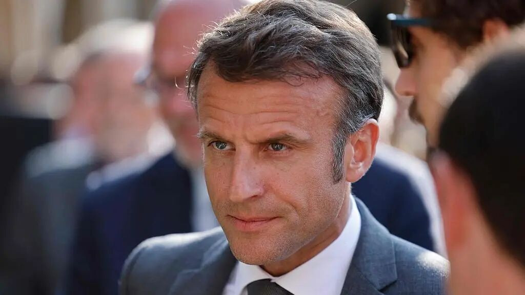 中日矛盾升级，马克龙公开支持高市，逼中国让步，千亿大单白签了