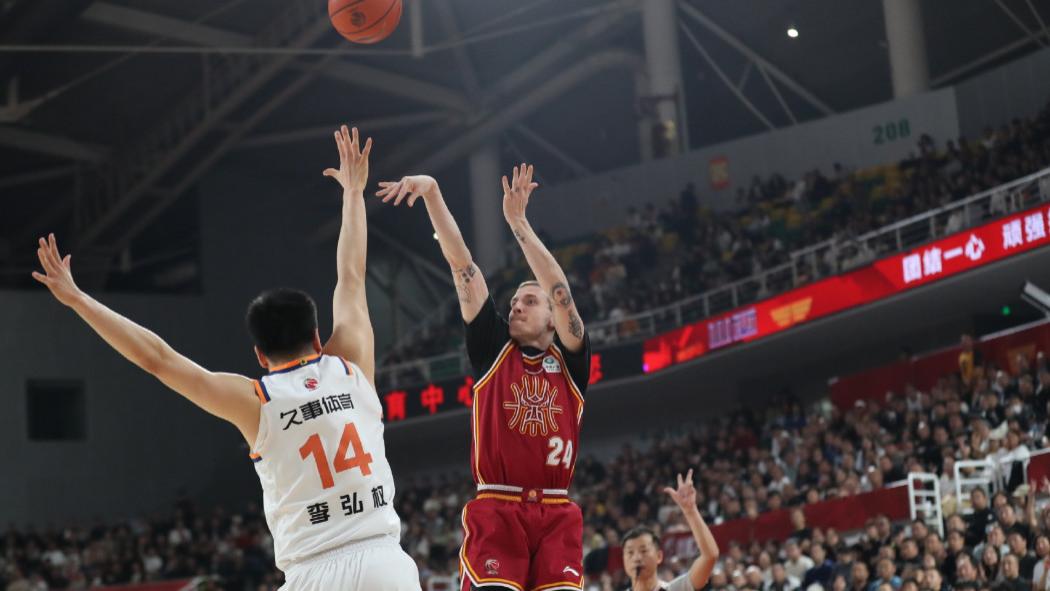 一场96：100让季后赛格局重新洗牌！辽宁运气太好，青岛坐稳前8