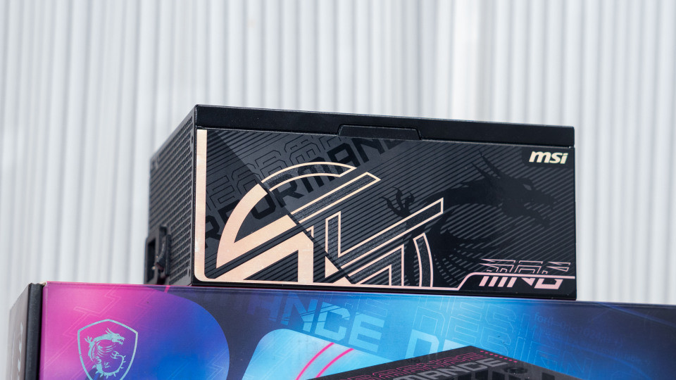 告别烧接口焦虑！MPG AI1300TS PCIE5月神给旗舰显卡上一层保险