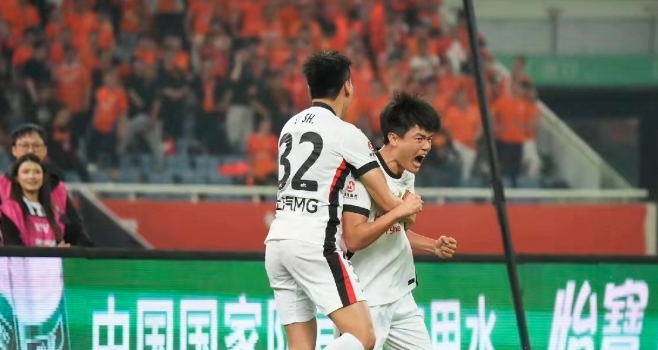 彭啸的防守意识太差了，防守李帅居然防内切