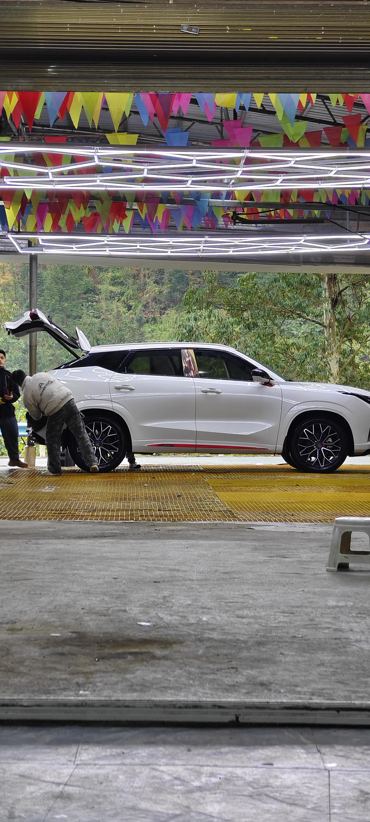 三年车长安欧尚Z6全车异响你们的有没有，都快散架了