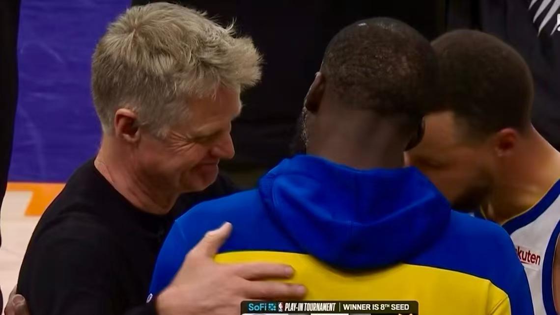 勇士出局王朝三核深情相拥，管理层将迎来关键抉择，重建or最后一搏