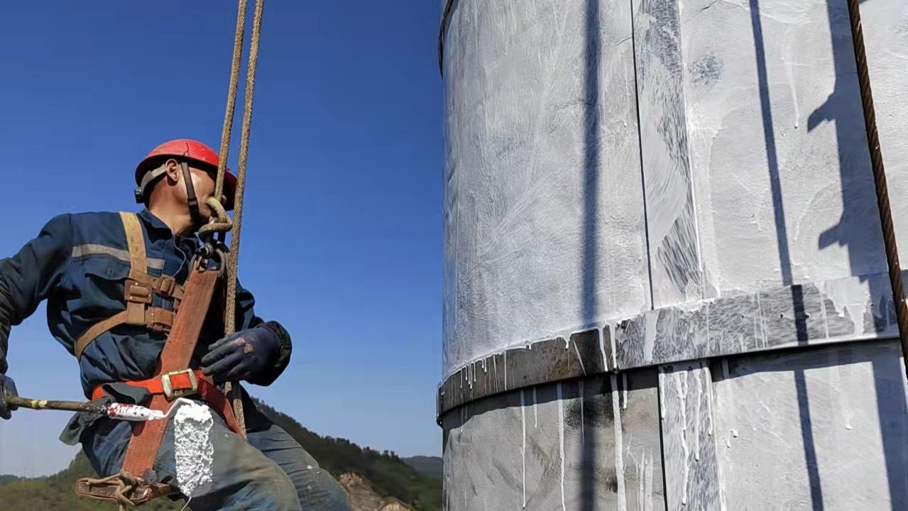 混凝土烟囱打抱箍加固工程顺利竣工