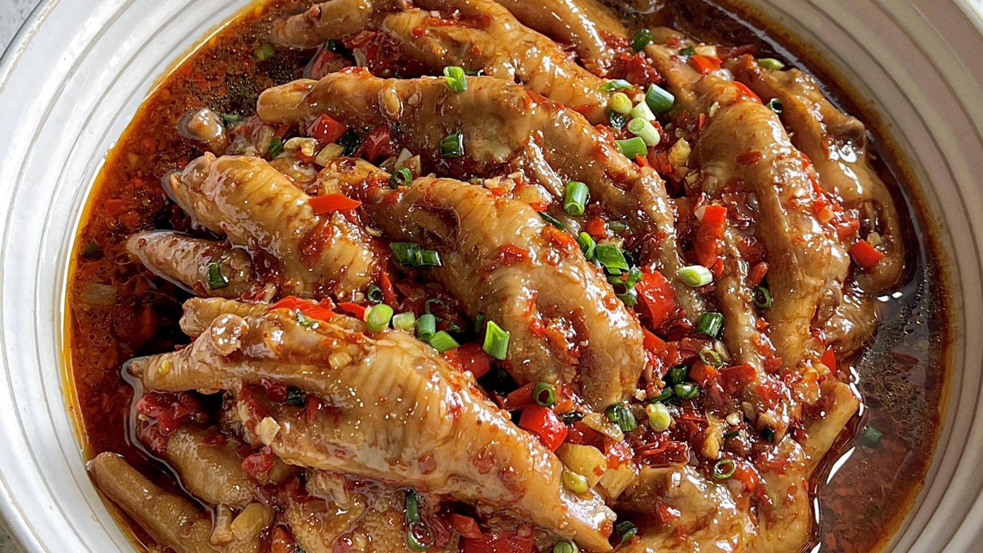 香辣鸡爪：啃得停不下来的家常美味
