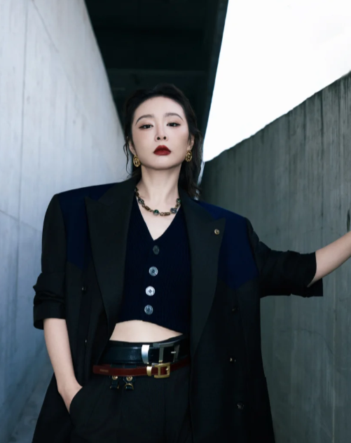 我发现高叶这个女演员，真的被“性感”两个字拿捏得死死的
你随便翻她这两年的红毯照