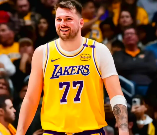 东契奇防守是不可能保得住的。只能寄托于他个人再多努力一些去防
就拿昨天比赛来说吧