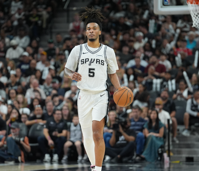 今天马刺VS开拓者第二场季后赛卡斯尔应该坚决的投，对方放3米远不敢投，迟早要解决