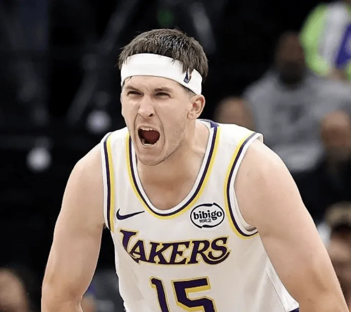 今日，据Eric Pincus报道，湖人球员奥斯汀-里夫斯预计将在今年休赛期寻求