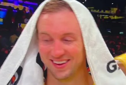 NBA季后赛西部首轮G1湖人(1)107-98(0)战胜火箭。赛后，卢克-肯纳德