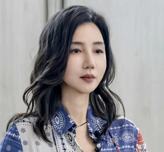 许久没有消息的阿朵在社交平台发文，字里行间满是痛苦和无助，原来她自曝未发表作品却