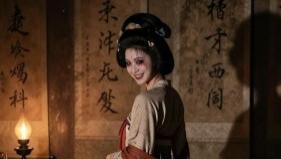 清代奇案：画中美人夜夜索命，三任屋主接连暴毙，古画藏冤魂！