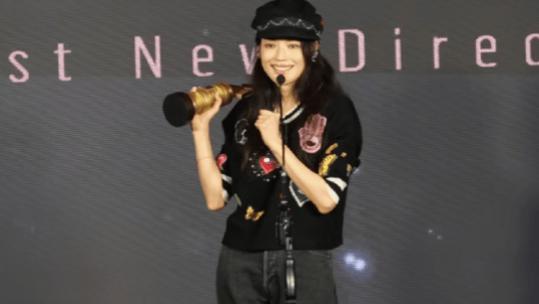 ​舒淇斩获新晋导演奖！被刘伟强调侃耍大牌，幽默回应冯德伦