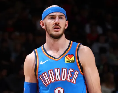 今日，雷霆对阵鹈鹕的比赛即将开始。
赛前，雷霆记者更新社媒：杰伦-威廉姆斯、亚历