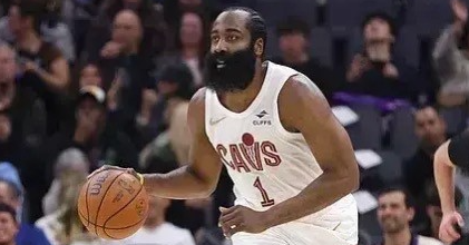 确定季后赛打猛龙，猛龙首发三高二后卫，替补也是三高二后卫，针对性布置阵容

首发