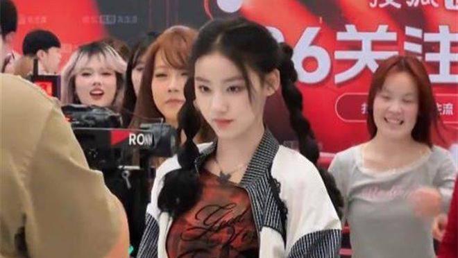 小女演员刘佳玺出席剧宣会