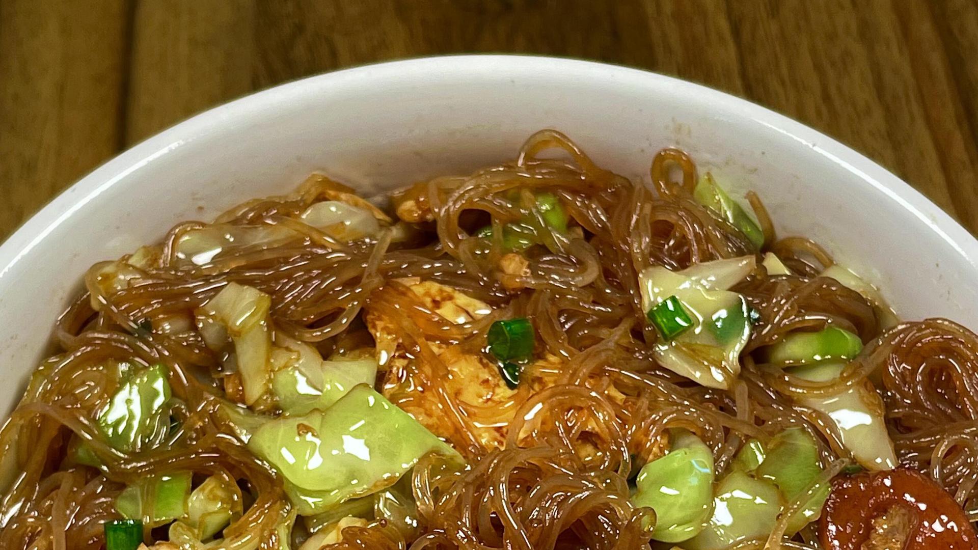 家常菜下饭天花板！5分钟搞定包菜鸡蛋炒粉丝，脆嫩鲜香，简单零失败。