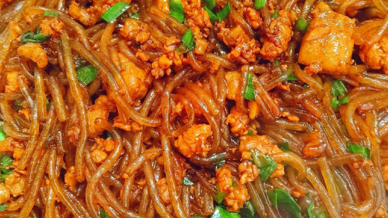 肉末粉条：油亮亮的温柔陷阱